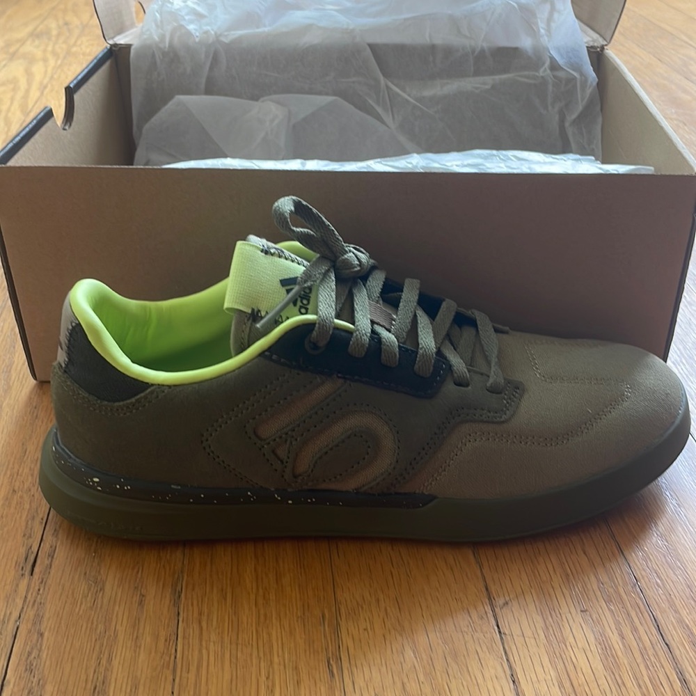 Adidas Fiveten Size 7.5 shoes. BRAND NEW NEVER WORN